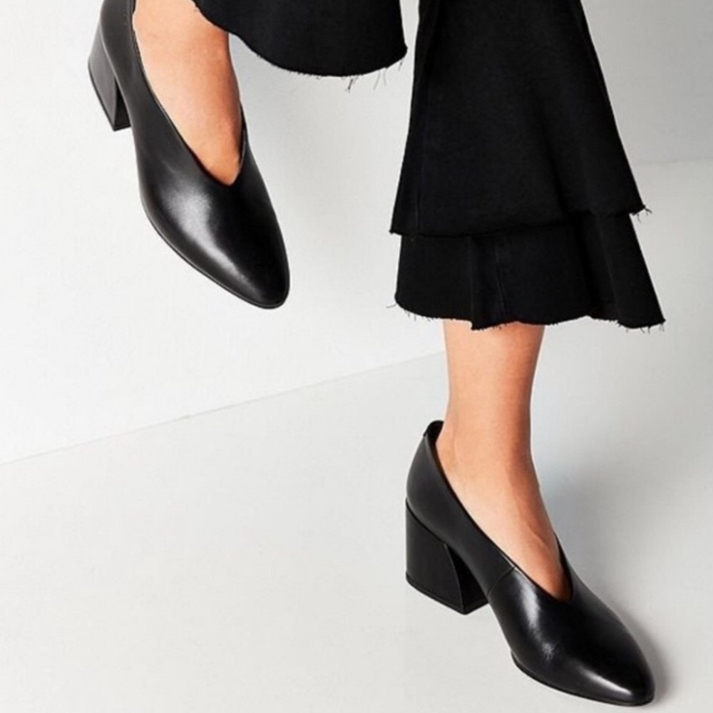 Vagabond Black Leather Olivia Pumps from Urban